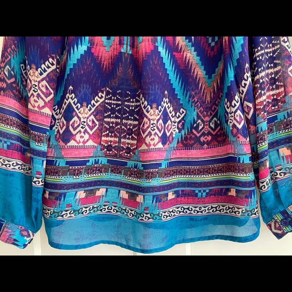 Semi-sheer geometric pattern blouse, size L. - Picture 7 of 12